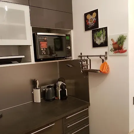 Flat Combines Functionality With Living Flair *